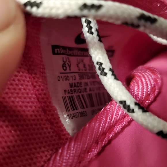 Pink Roche runs - Picture 3 of 3